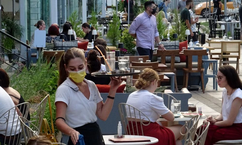 Κορονοϊός: Δεν αλλάζει το πλαίσιο λειτουργίας στην εστίαση ως τα τέλη Ιανουαρίου